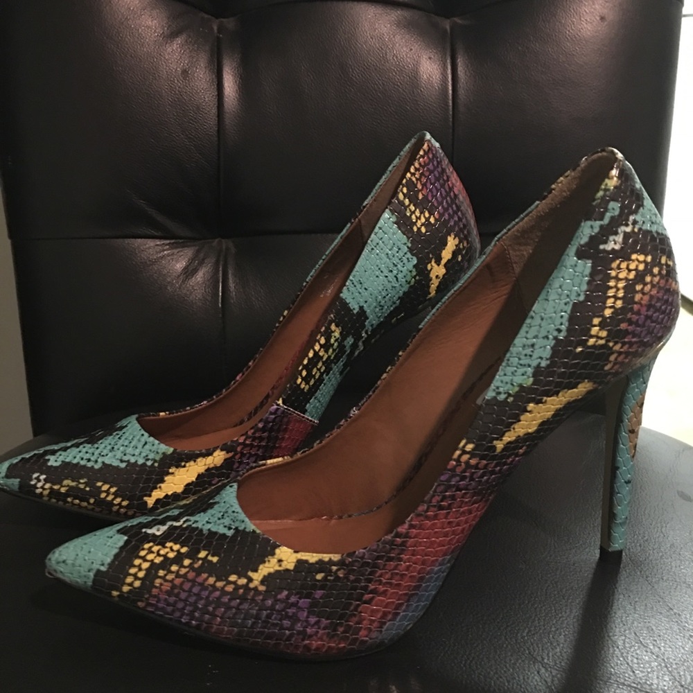 Steve Madden Snake Skin Multi Color Pump Brand new